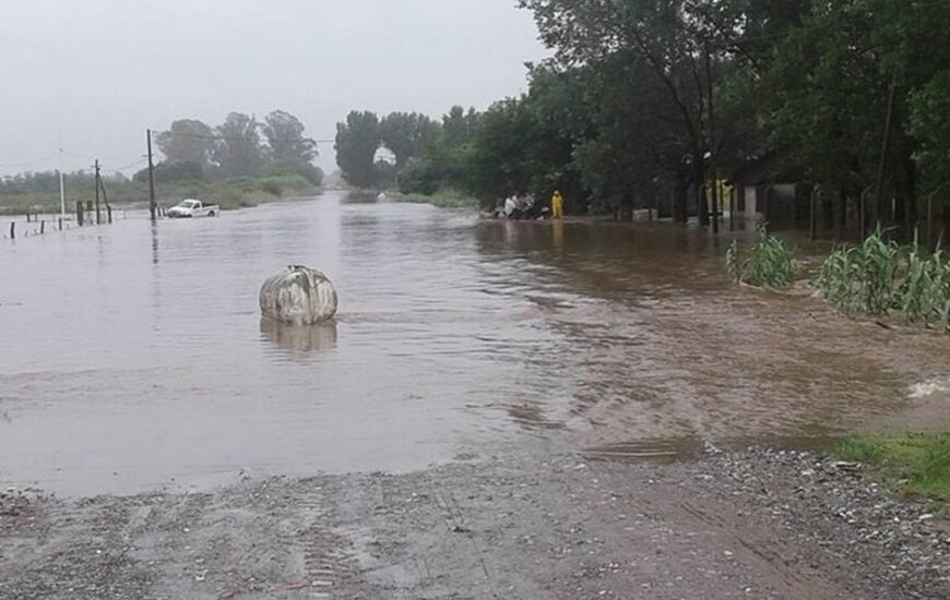 Completamente cubierto de agua. Así estaba el campo este lunes a la mañana. Foto: Nicolás Trabaina