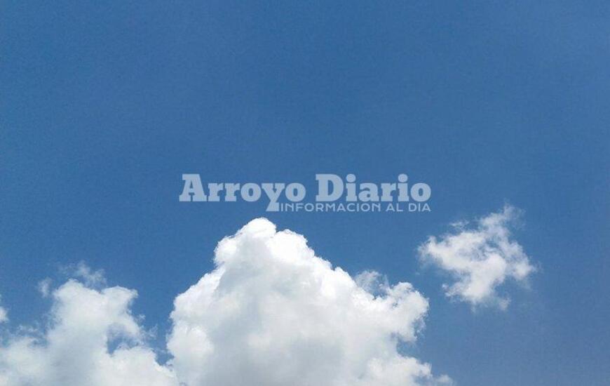 Cielo celeste a m&aacute;s no poder. As&iacute; se muestra el cielo en el &uacute;ltimo d&iacute;a del 2016