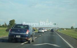 Para mayor seguridad. Ante la mayor presencia de vehículos en las rutas, se refuerzan los controles. Foto: Imagen Ilustrativa.
