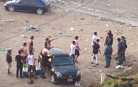 Imagen de Una multitudinaria fiesta playera termin&oacute; con balas de goma y botellazos