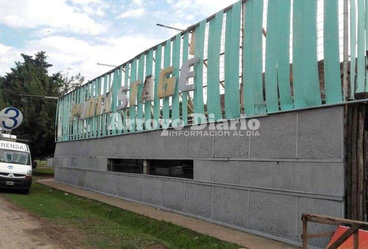 Sobre el lugar. El boliche donde se realizó la fiesta electrónica está ubicado en el acceso por autopista.