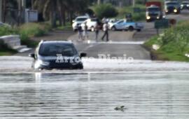 Imagen de Gendarme intentó cruzar el puente y se quedó con su vehículo