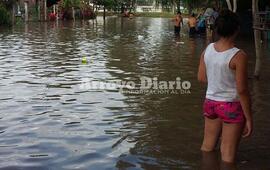 Una de las postales. Luis Pasteur al 800 una de las tantas calles que quedó irreconocible a consecuencia de la acumulación del agua.