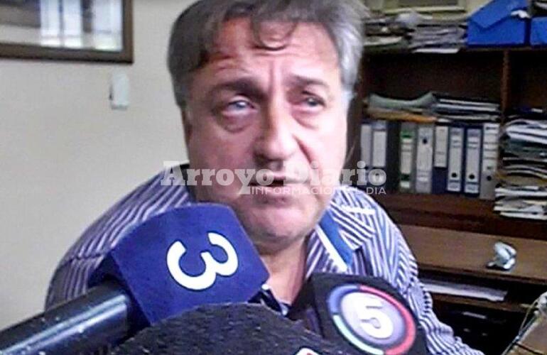 Conferencia de prensa. El Dr. Oliv&eacute; fue el encargado de atender a los medios que se dieron cita este mi&eacute;rcoles en el edificio municipal.