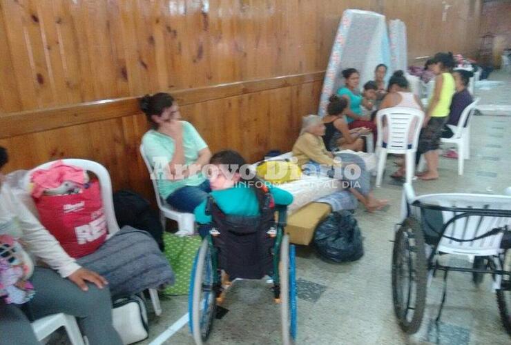 Asistidos por personal municipal. Los evacuados permanecen albergados en el Salón Dorado de ASAC