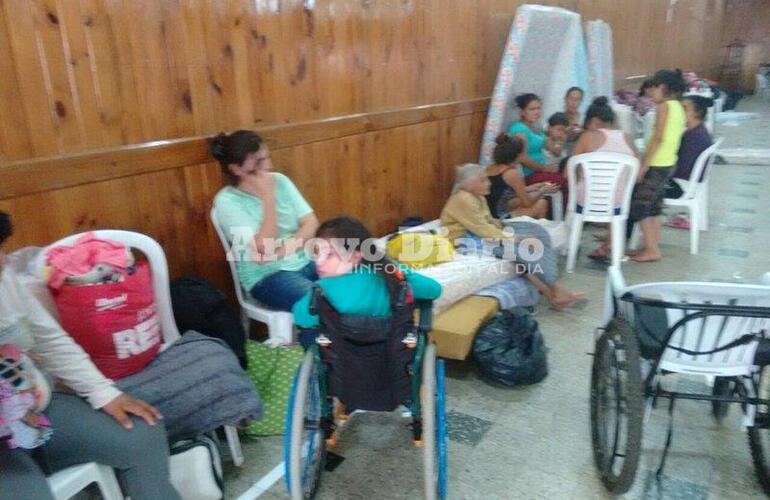 Asistidos por personal municipal. Los evacuados permanecen albergados en el Salón Dorado de ASAC