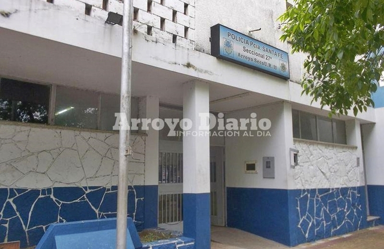 A la comisar&iacute;a. Los individuos fueron trasladados en averiguaci&oacute;n de pedido de captura a la seccional de polic&iacute;a local y luego fueron liberados.