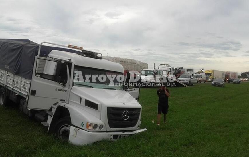 Casi en el mismo lugar. Los dos accidentes de esta tarde fueron a tan solo unos metros de distancia.