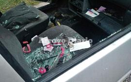 Imagen de Le rompieron cristal de su veh&iacute;culo y le robaron