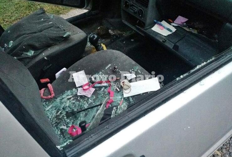 Imagen de Le rompieron cristal de su vehículo y le robaron