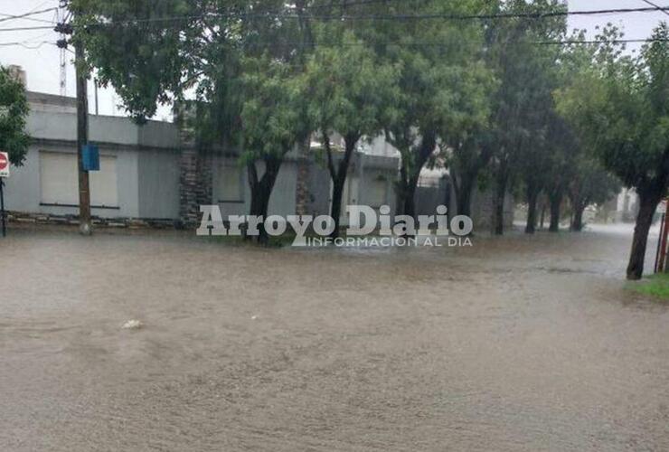 Imagen de Con el agua de vereda a vereda en San Nicolás y Belgrano