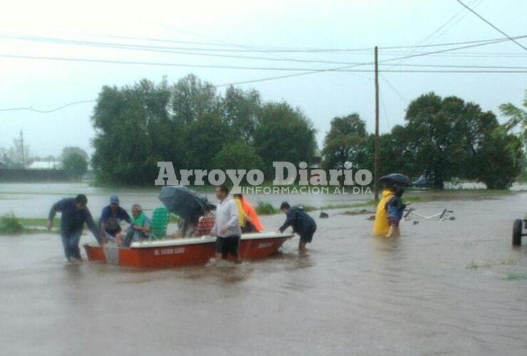 Arroyo Seco bajo agua. "Es la peor inundación en 50 años", lo afirmó Martín Livolti del área de Acción Social de la municipalidad.