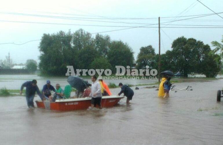 Arroyo Seco bajo agua. "Es la peor inundación en 50 años", lo afirmó Martín Livolti del área de Acción Social de la municipalidad.