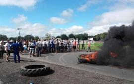Imagen de Por Ruta 21: Piquete de vecinos en el acceso sur