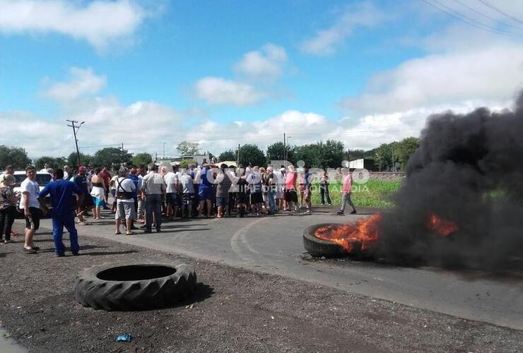 Imagen de Por Ruta 21: Piquete de vecinos en el acceso sur