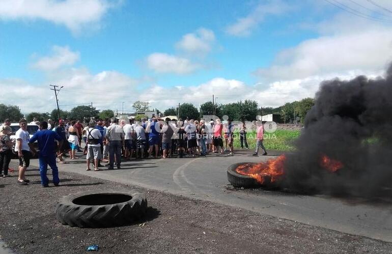 Imagen de Por Ruta 21: Piquete de vecinos en el acceso sur