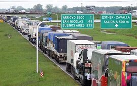 La autopista Rosario - Buenos Aires a la altura de la A012 este lunes a media ma&ntilde;ana. Foto: T&eacute;lam