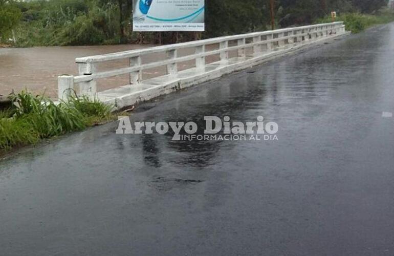 La postal antes de que rebalse el Arroyo Seco ayer domingo. Foto: Archivo AD