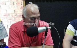 En la radio. Jos&eacute; Luis Murina en los estudios de Radio Extremo 106.9