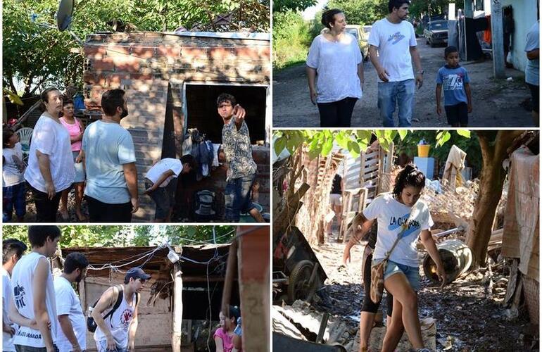 Imagen de La Cámpora presente en los barrios tras el temporal