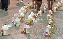 Sobre el pedido. Los envases vac&iacute;os son para fraccionar los productos de limpieza que van llegando en bidones. Foto: Imagen Ilustrativa. Archivo AD