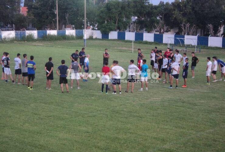 Imagen de Comienza el ruedo preliminar de la pelota del Fútbol Regional