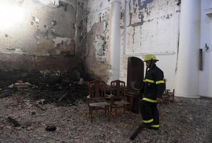 Imagen de Investigan si el incendio de la Catedral de San Nicolás fue causado de manera intencional