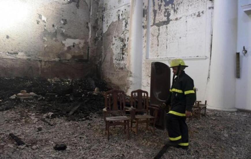 Imagen de Investigan si el incendio de la Catedral de San Nicol&aacute;s fue causado de manera intencional