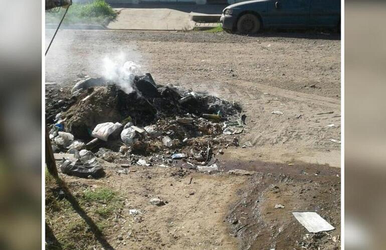Todavía humeante. La imagen fue tomada esta mañana en San Nicolás al 900