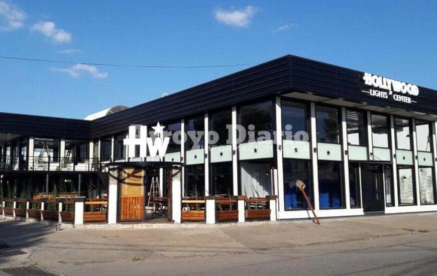Imagen de Hollywood Lights Center: La esquina de San Mart&iacute;n e Hip&oacute;lito Yrigoyen vuelve a brillar