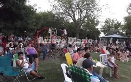 Toda la jornada. Los vecinos del G&uuml;emes disfrutaron emocionados de cada una de las presentaciones de los artistas que decidieron sumarse a la cruzada solidaria