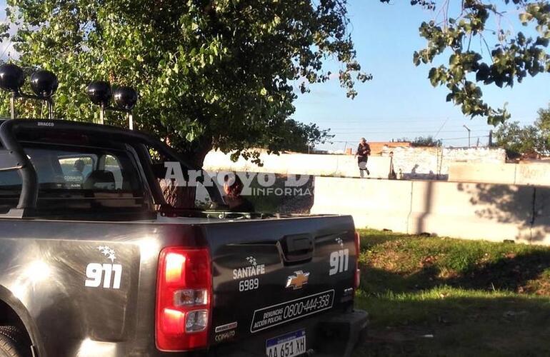 Rastrillaje por el barrio. Según Druetta, al menos uno de los arrestados, portaba arma de fuego. Sin embargo, todo indicaría que se deshizo de la misma durante su persecución y posterior arresto.