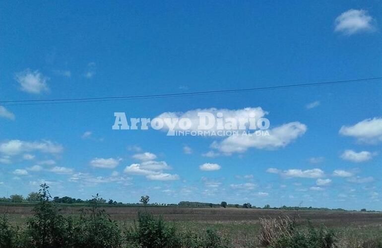 Bien celeste. Cielo despejado para un martes donde se esperan temperaturas otoñales.