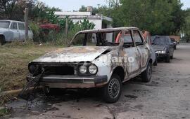 Imagen de Así quedó el auto que se prendió fuego anoche