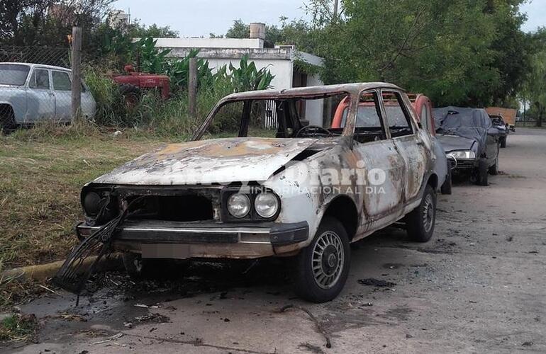 Imagen de Así quedó el auto que se prendió fuego anoche