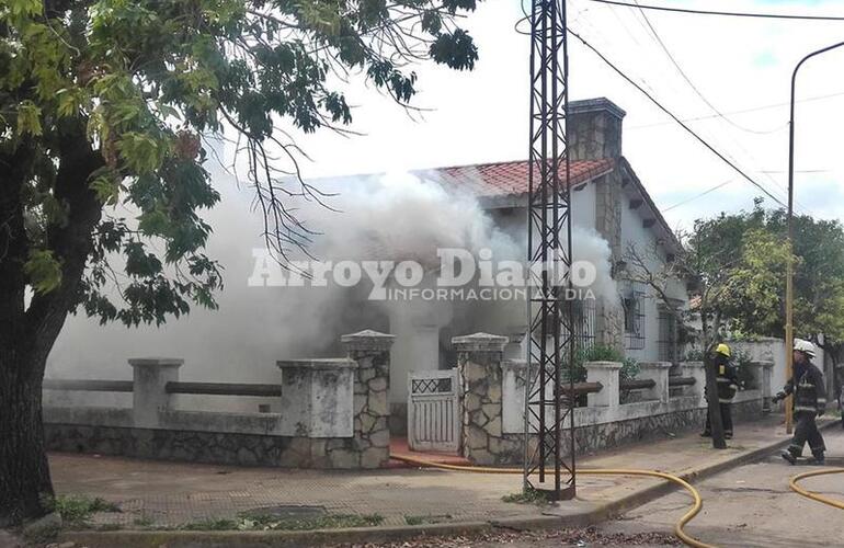 Imagen de Conmoción: incendio en una vivienda provocó daños materiales