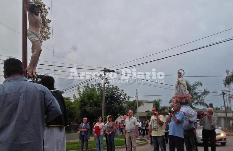 Esta tarde. La tradicional procesión con recorrida por las calles del barrio cercano a la capilla.