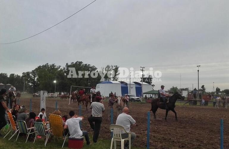 Buena concurrencia. Apenas se iniciaba el evento y muchos comenzaban a acercarse para disfrutar de la jornada.