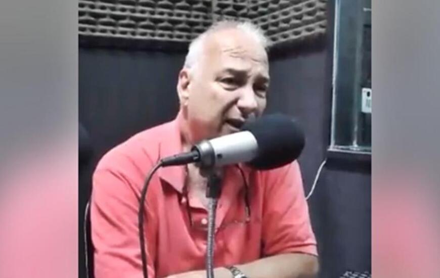 En la radio. José Luis Murina en los estudios de Radio Extremo 106.9