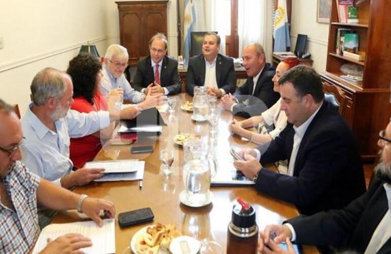 Imagen de El gobierno recibió a representantes de los gremios estatales en la primera reunión paritaria del año