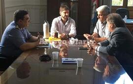 En Rosario. Los funcionarios en reunión este lunes por la mañana.