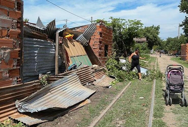 La vivienda donde la bebé se encontraba al momento del descarrilamiento. Foto: Alan Monzón/Rosario3.com