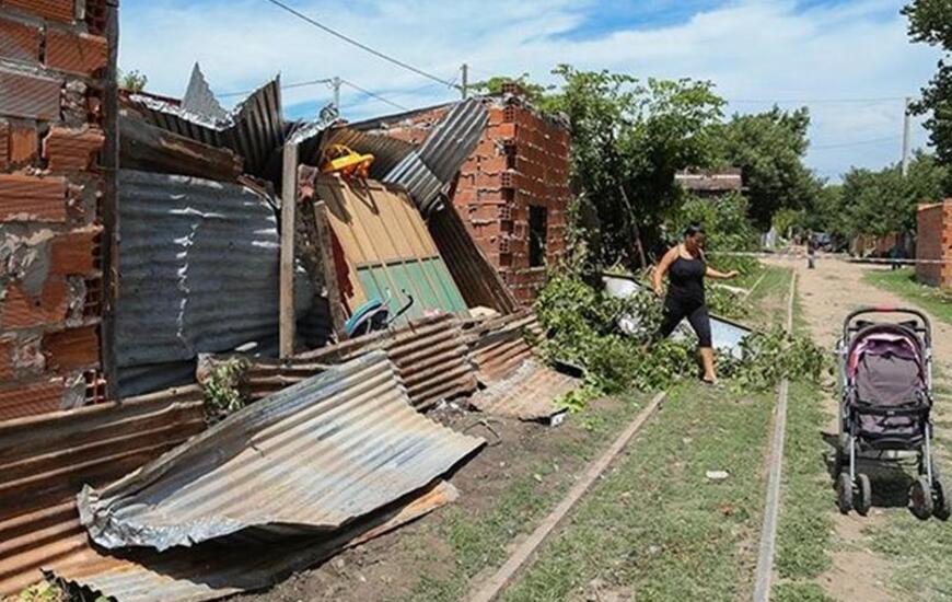 La vivienda donde la bebé se encontraba al momento del descarrilamiento. Foto: Alan Monzón/Rosario3.com