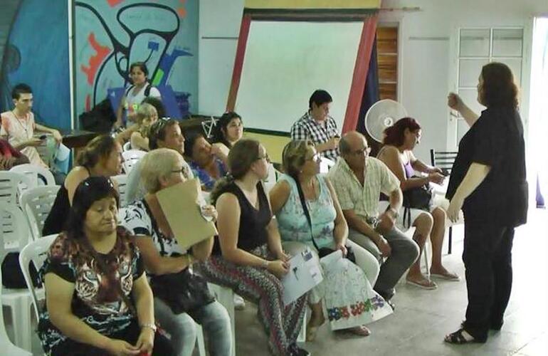 En el SUM. La convocatoria tuvo lugar en el SUM "Gloria Gennai" del Centro Cultural. Foto: Canal 2 Arroyo Seco
