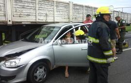 Imagen de General Lagos: Accidente sobre la autopista Buenos Aires - Rosario