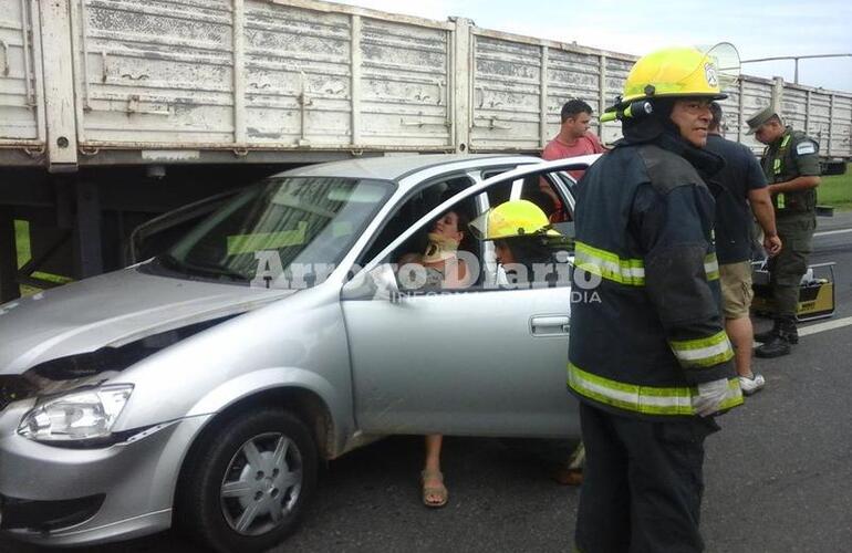 Imagen de General Lagos: Accidente sobre la autopista Buenos Aires - Rosario