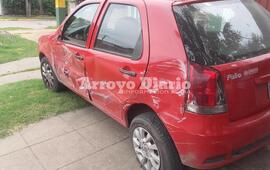 Imagen de Salió y se encontró con su auto chocado