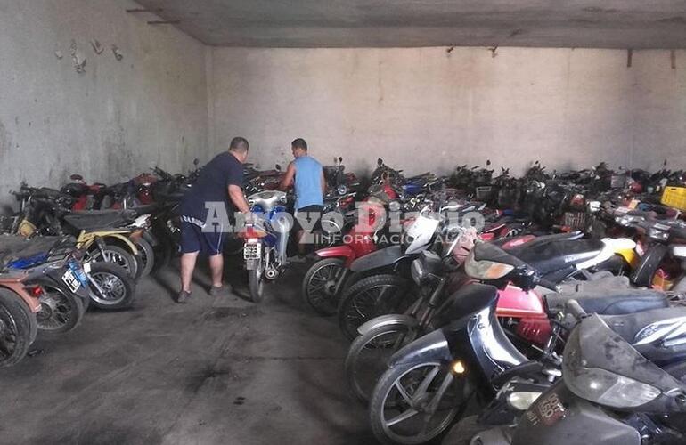 Imagen de Tránsito prepara las motos para enviar a compactación