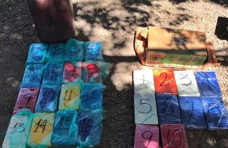 Escondida. La droga estaba en cajas y en un bidón de plástico.