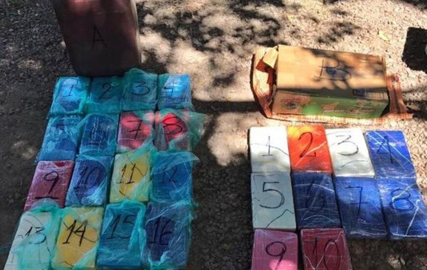 Escondida. La droga estaba en cajas y en un bidón de plástico.